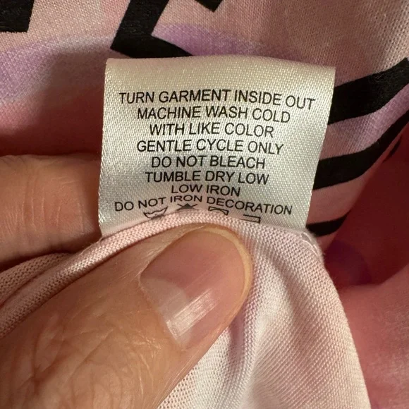 NWOT ladies long sleeve breast cancer graphic tee, size L, “Never Give Up Hope” - Picture 5 of 16